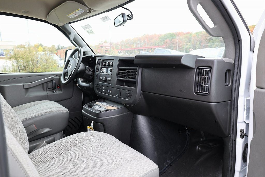 2025 Chevrolet Express 3500 Work Van Cutaway