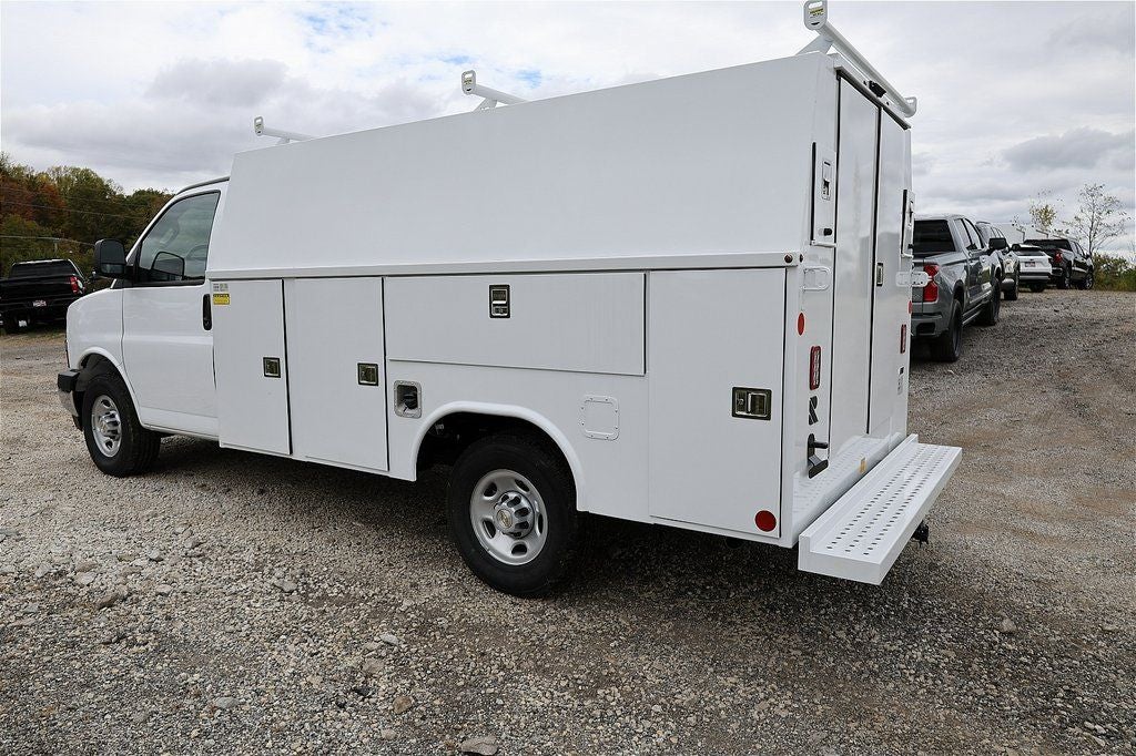 2025 Chevrolet Express 3500 Work Van Cutaway