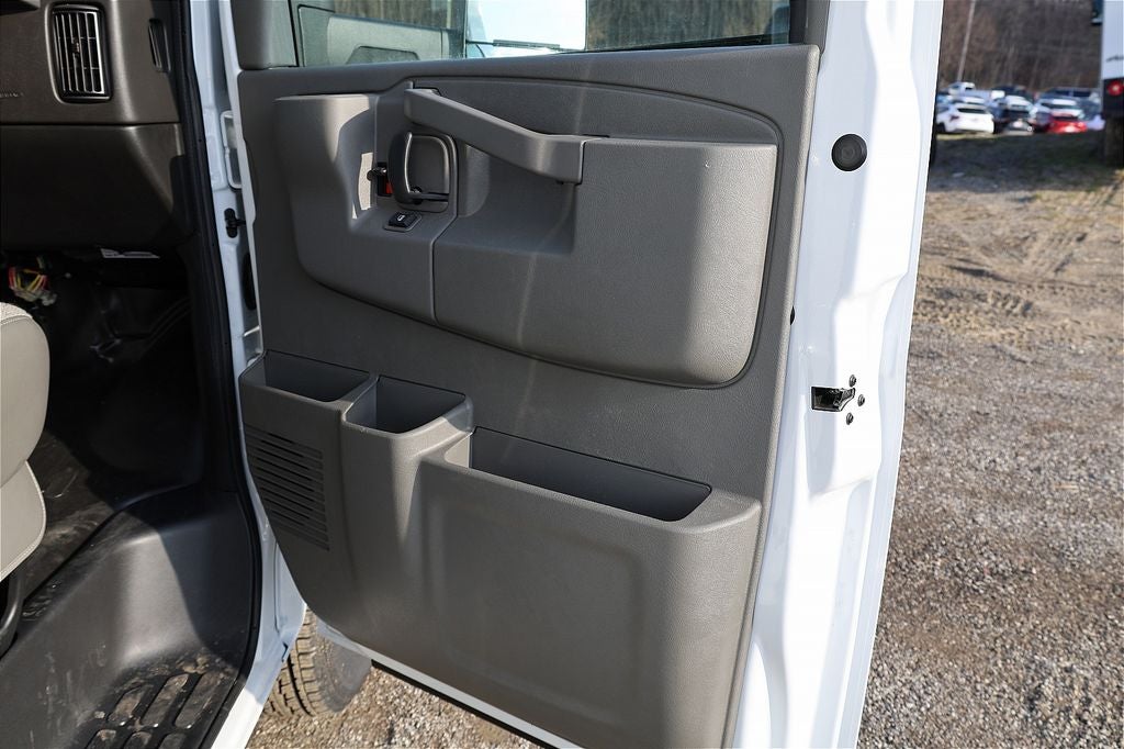 2025 Chevrolet Express 3500 Work Van Cutaway