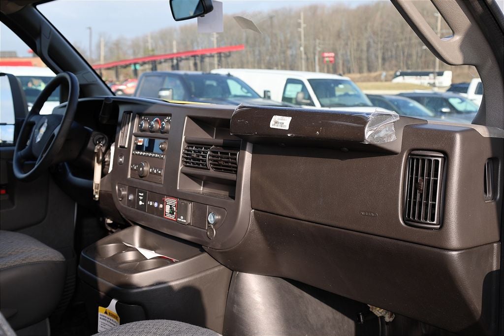 2025 Chevrolet Express 3500 Work Van Cutaway