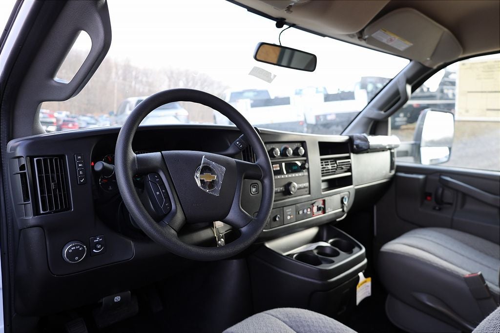 2025 Chevrolet Express 3500 Work Van Cutaway
