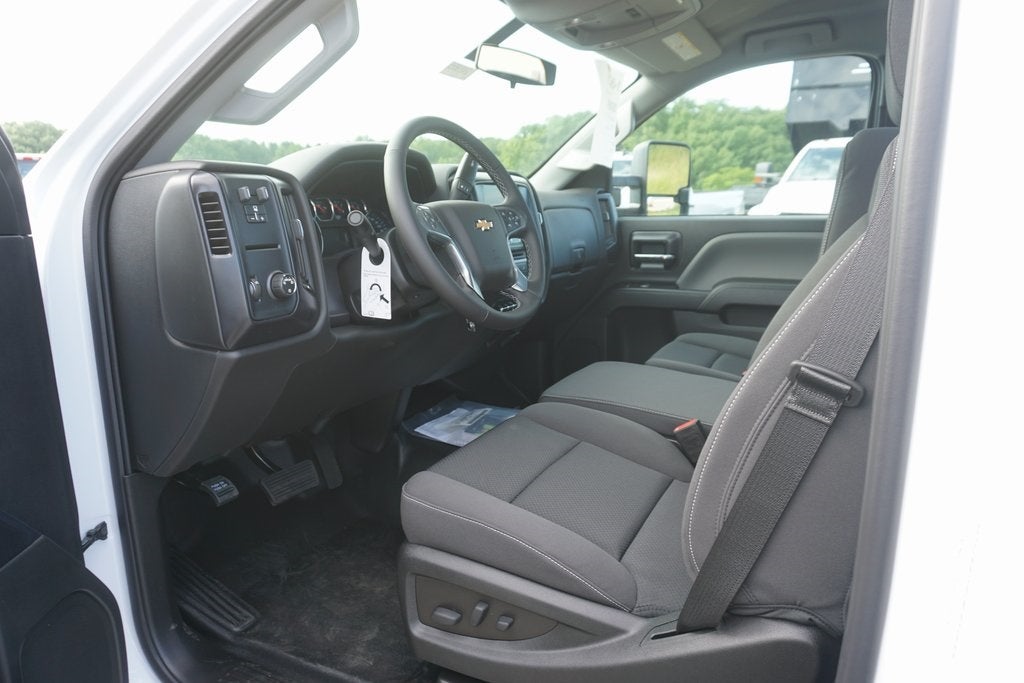 2024 Chevrolet Silverado 6500HD MD