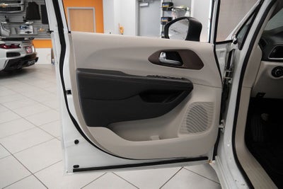 2017 Chrysler Pacifica Touring L