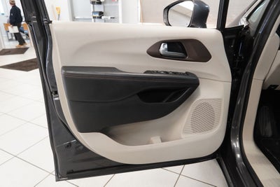 2017 Chrysler Pacifica Touring L Plus