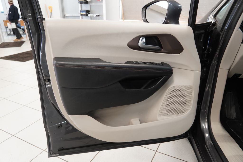 2017 Chrysler Pacifica Touring L Plus