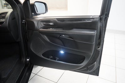 2017 Dodge Grand Caravan SE Plus Plus Blacktop