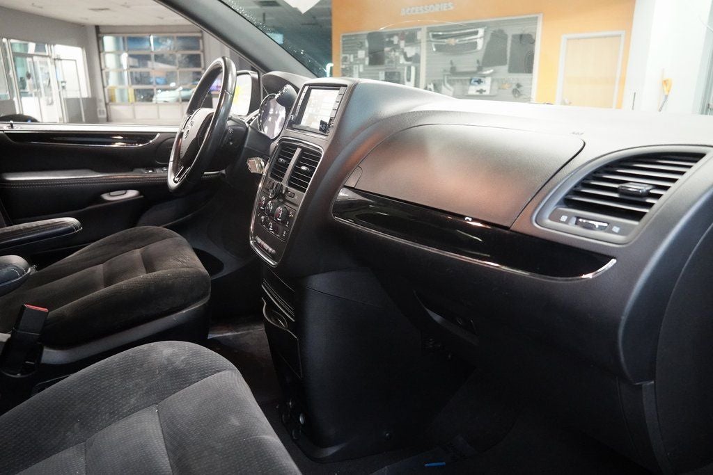 2017 Dodge Grand Caravan SE Plus Plus Blacktop