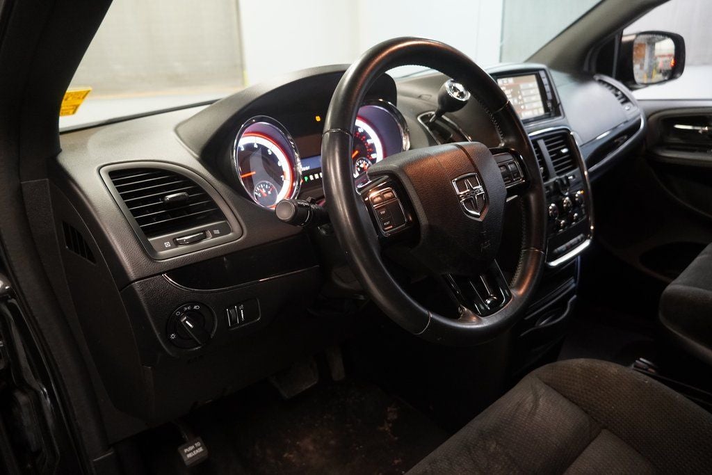 2017 Dodge Grand Caravan SE Plus Plus Blacktop