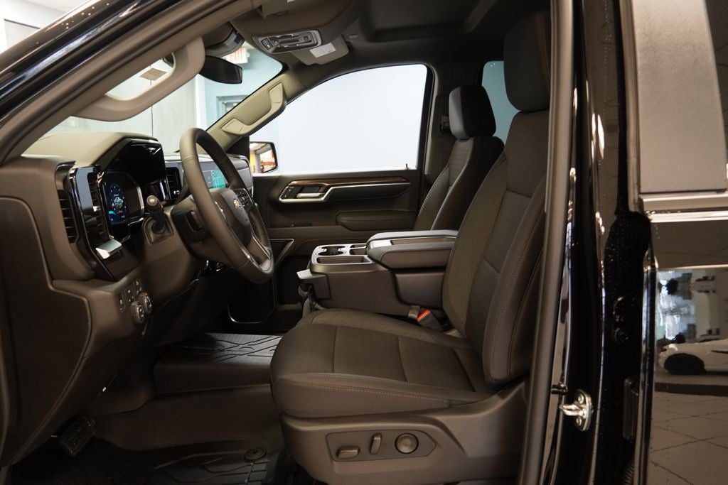 2026 Chevrolet Silverado 1500 LT LT1