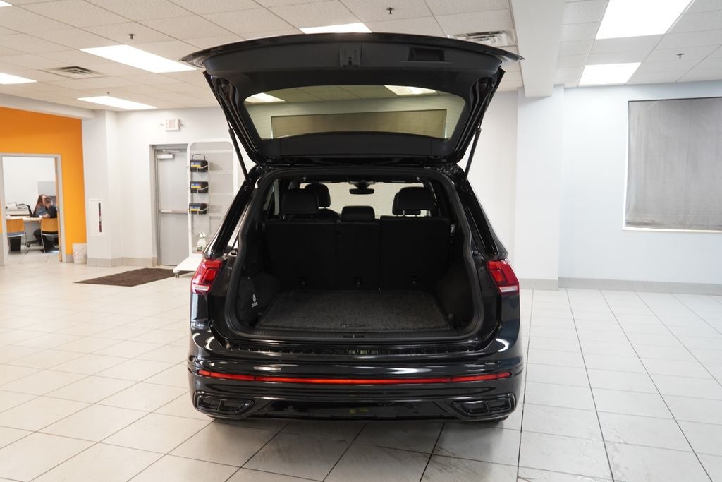 2023 Volkswagen Tiguan 2.0T SE R-Line Black