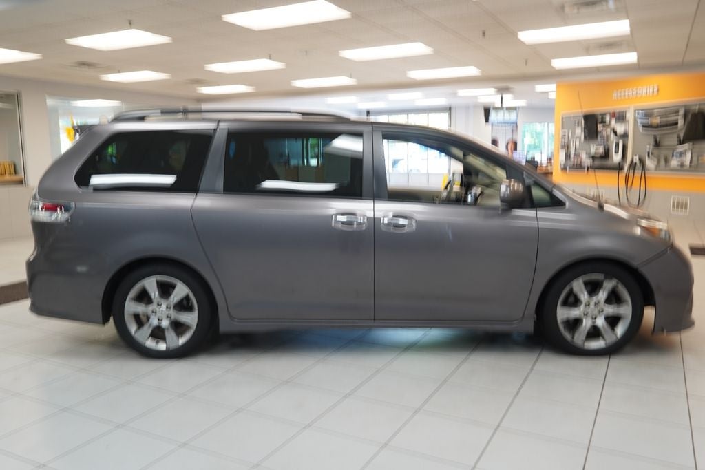 2013 Toyota Sienna SE 8 Passenger (PRE - AUCTION SPECIAL )