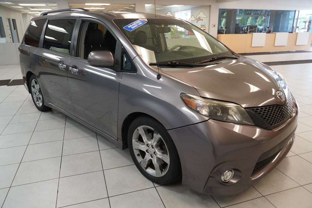 2013 Toyota Sienna SE 8 Passenger (PRE - AUCTION SPECIAL )