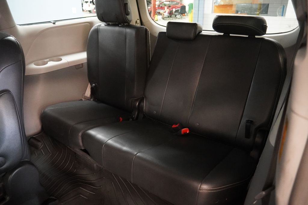 2013 Toyota Sienna SE 8 Passenger (PRE - AUCTION SPECIAL )