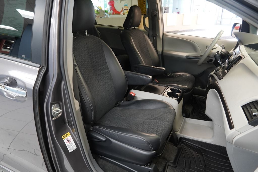 2013 Toyota Sienna SE 8 Passenger (PRE - AUCTION SPECIAL )