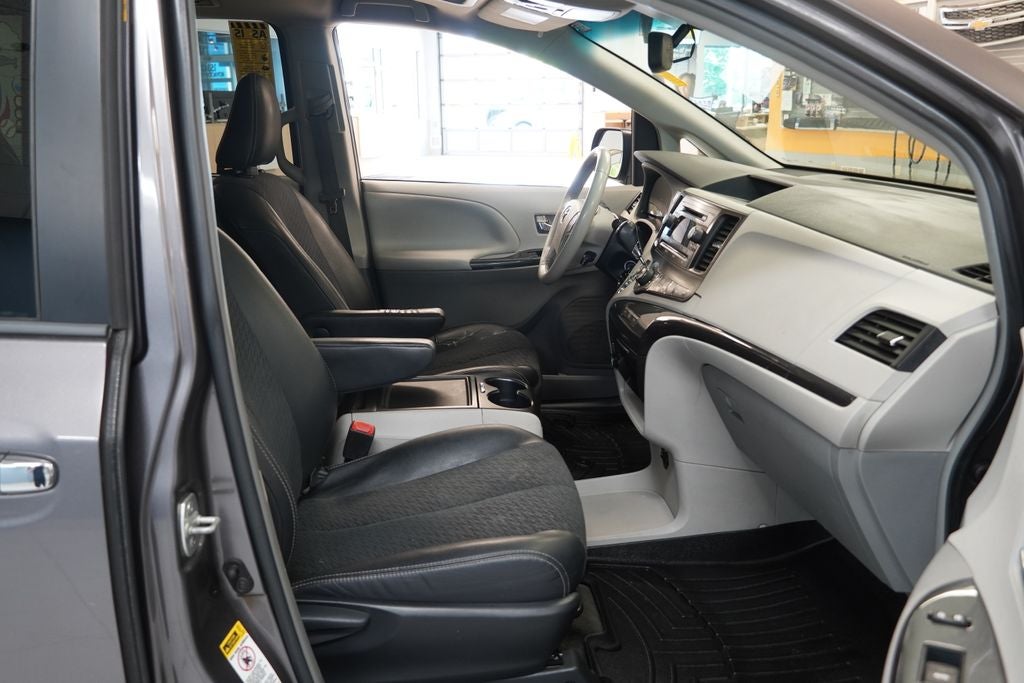 2013 Toyota Sienna SE 8 Passenger (PRE - AUCTION SPECIAL )