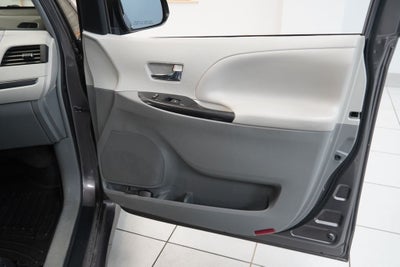 2013 Toyota Sienna SE 8 Passenger (PRE - AUCTION SPECIAL )