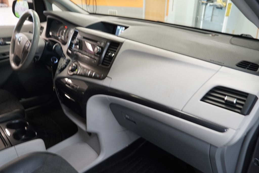 2013 Toyota Sienna SE 8 Passenger (PRE - AUCTION SPECIAL )
