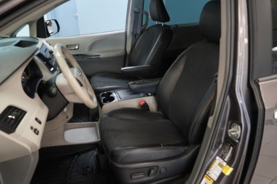 2013 Toyota Sienna SE 8 Passenger (PRE - AUCTION SPECIAL )