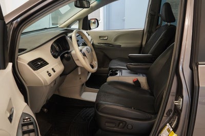 2013 Toyota Sienna SE 8 Passenger (PRE - AUCTION SPECIAL )