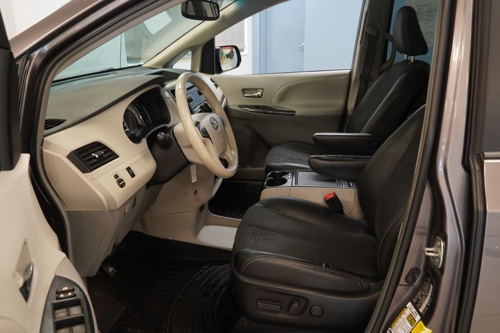 2013 Toyota Sienna SE 8 Passenger (PRE - AUCTION SPECIAL )