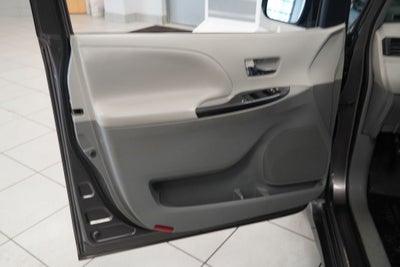 2013 Toyota Sienna SE 8 Passenger (PRE - AUCTION SPECIAL )