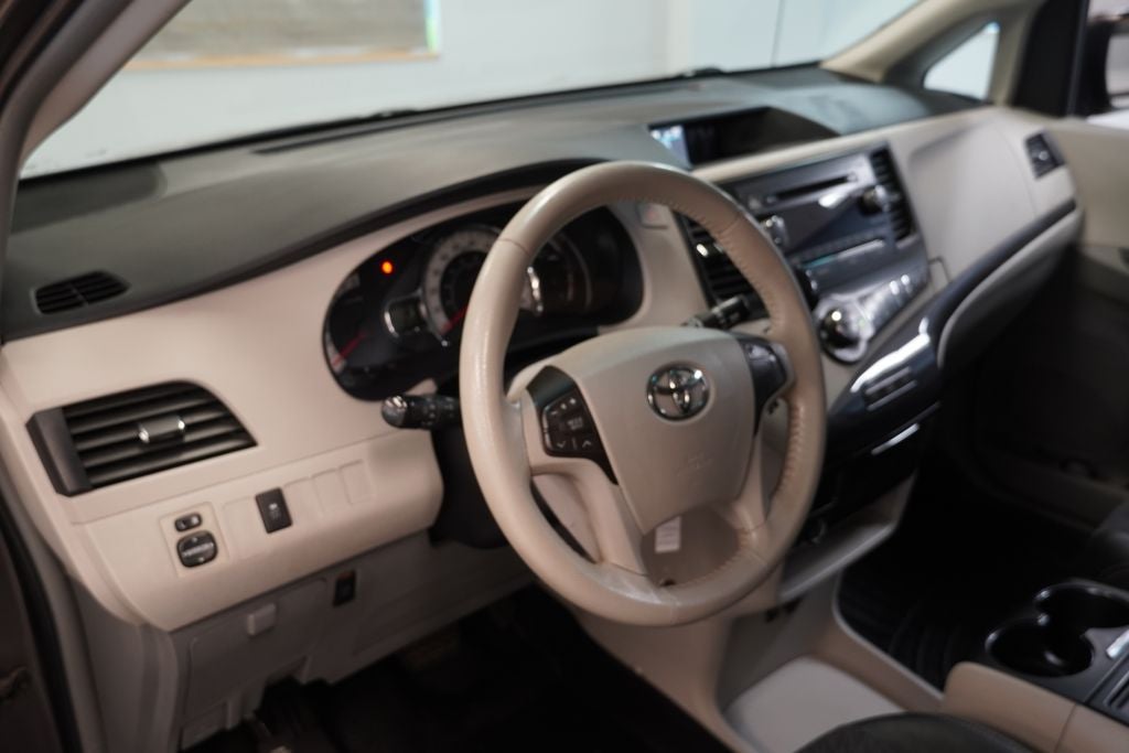 2013 Toyota Sienna SE 8 Passenger (PRE - AUCTION SPECIAL )