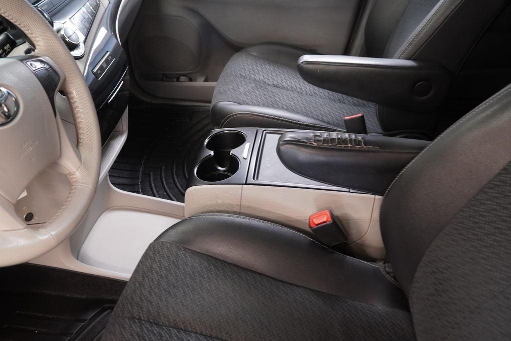 2013 Toyota Sienna SE 8 Passenger (PRE - AUCTION SPECIAL )