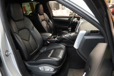 2012 Porsche Cayenne ( AWD ) ( PRE - AUCTION SPECIAL )
