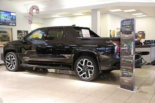 2024 Chevrolet Silverado EV RST W/ HEATED AND VENTILATED SEATS