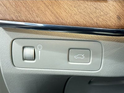 2021 Volvo XC90 T6 Momentum
