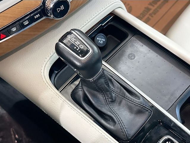 2021 Volvo XC90 T6 Momentum