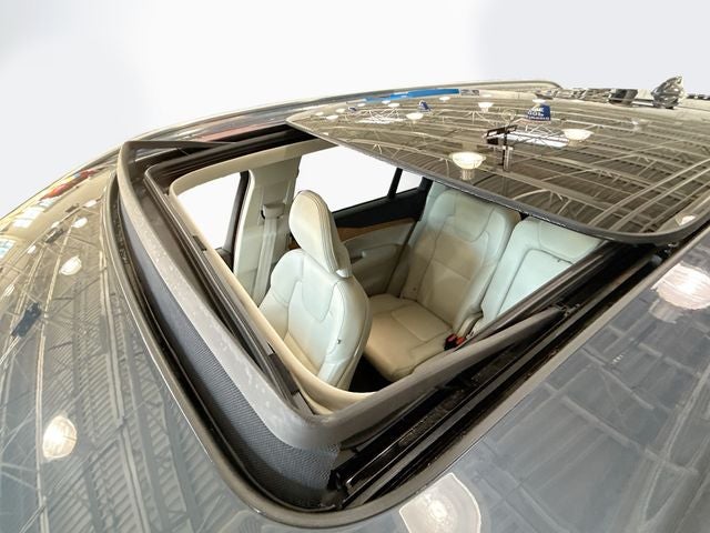 2021 Volvo XC90 T6 Momentum