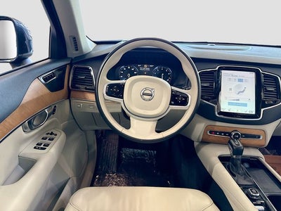 2021 Volvo XC90 T6 Momentum