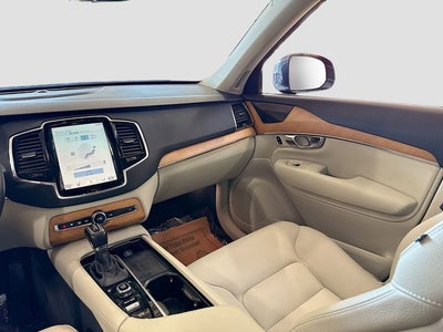 2021 Volvo XC90 T6 Momentum