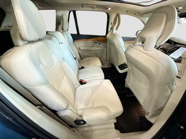 2021 Volvo XC90 T6 Momentum