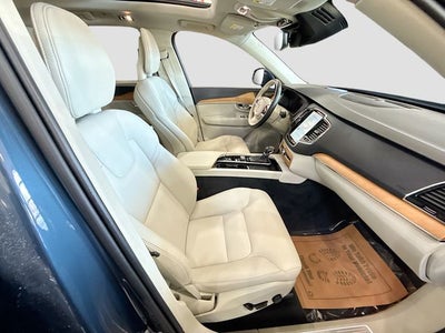 2021 Volvo XC90 T6 Momentum