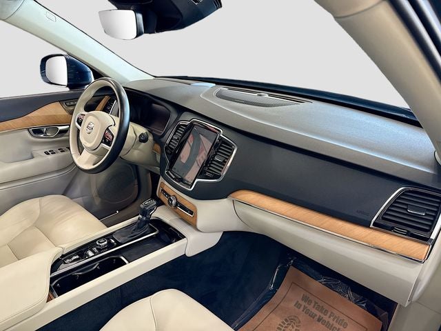 2021 Volvo XC90 T6 Momentum