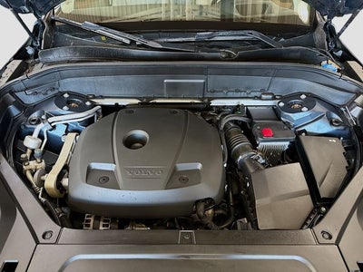2021 Volvo XC90 T6 Momentum