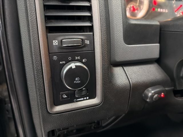 2019 RAM 1500 Classic Express 4WD