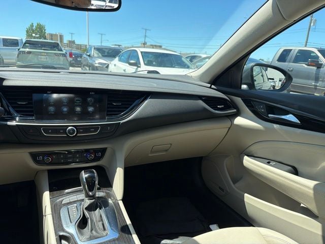 2018 Buick Regal TourX Essence AWD