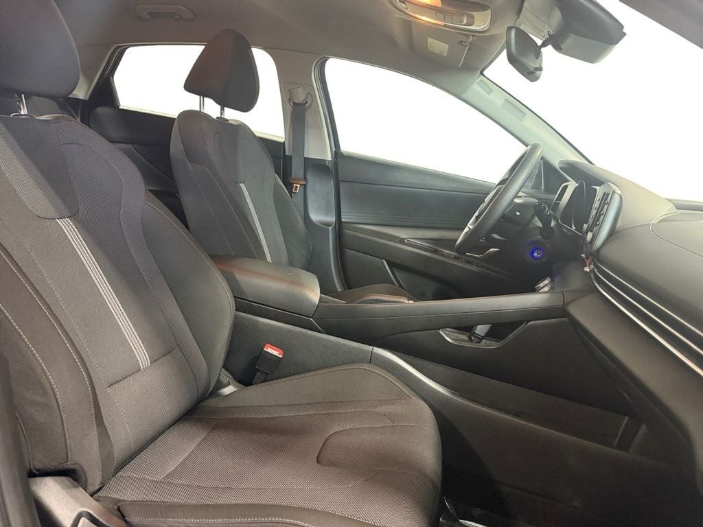 2023 Hyundai Elantra SE