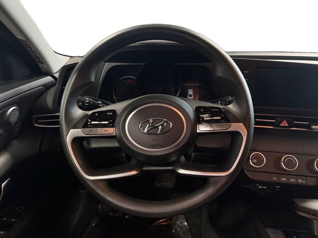 2023 Hyundai Elantra SE