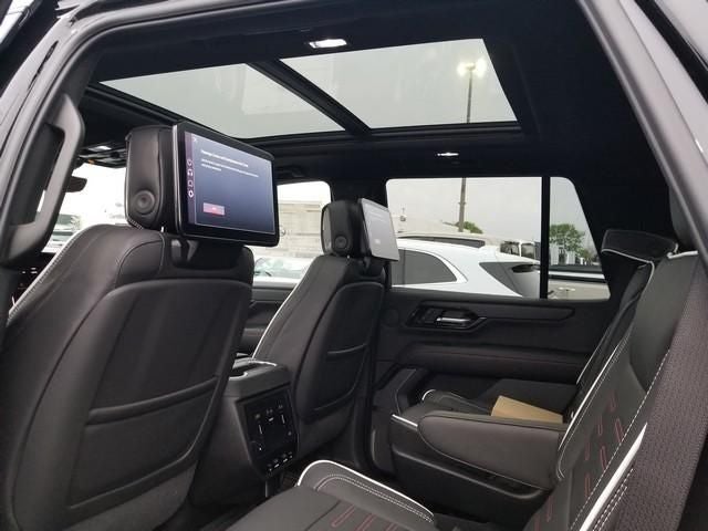 2026 GMC Yukon AT4 Ultimate - Photo 10