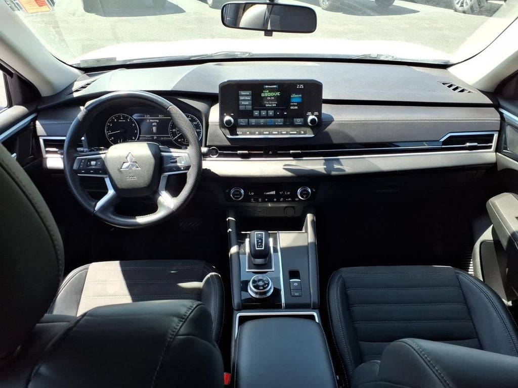2023 Mitsubishi Outlander SE