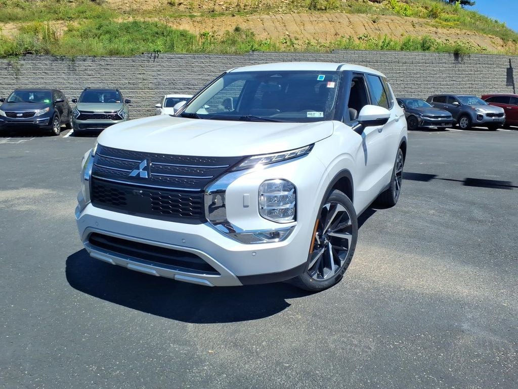2023 Mitsubishi Outlander SE