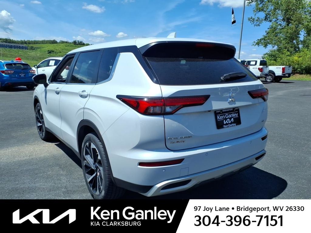 2023 Mitsubishi Outlander SE