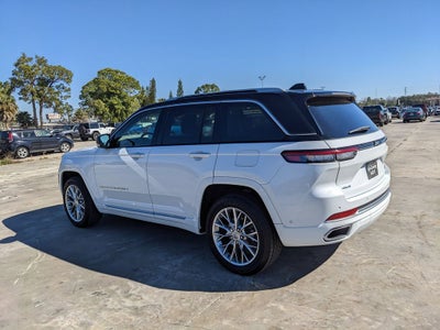 2022 Jeep Grand Cherokee Summit