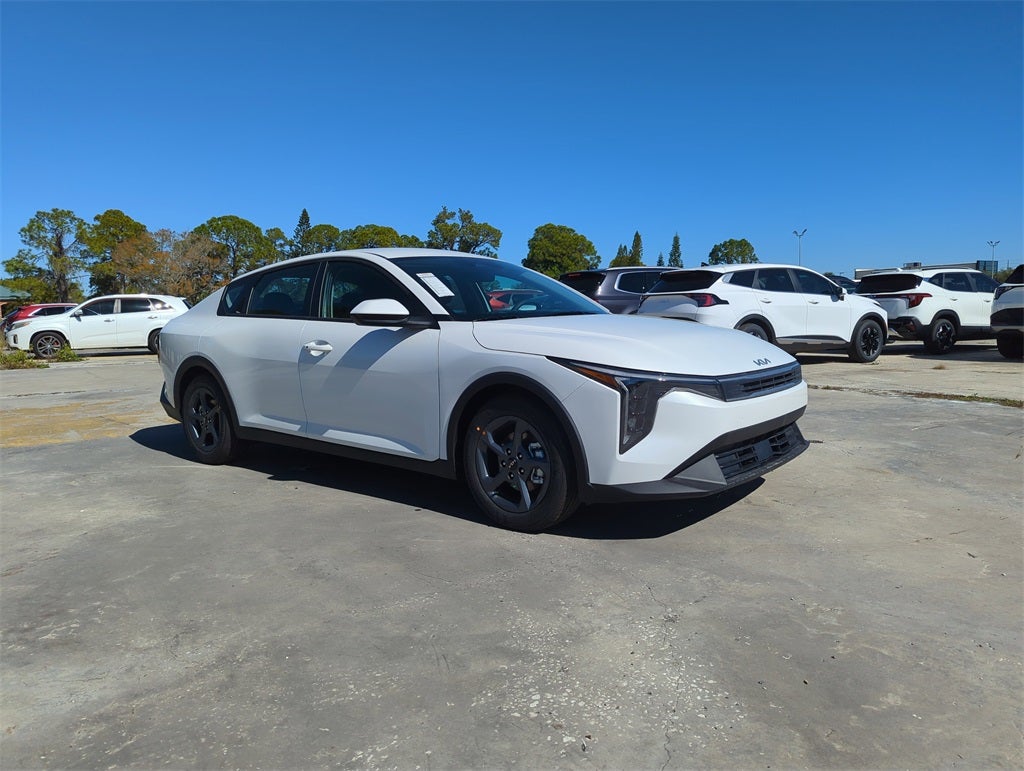 2026 Kia K4 LXS