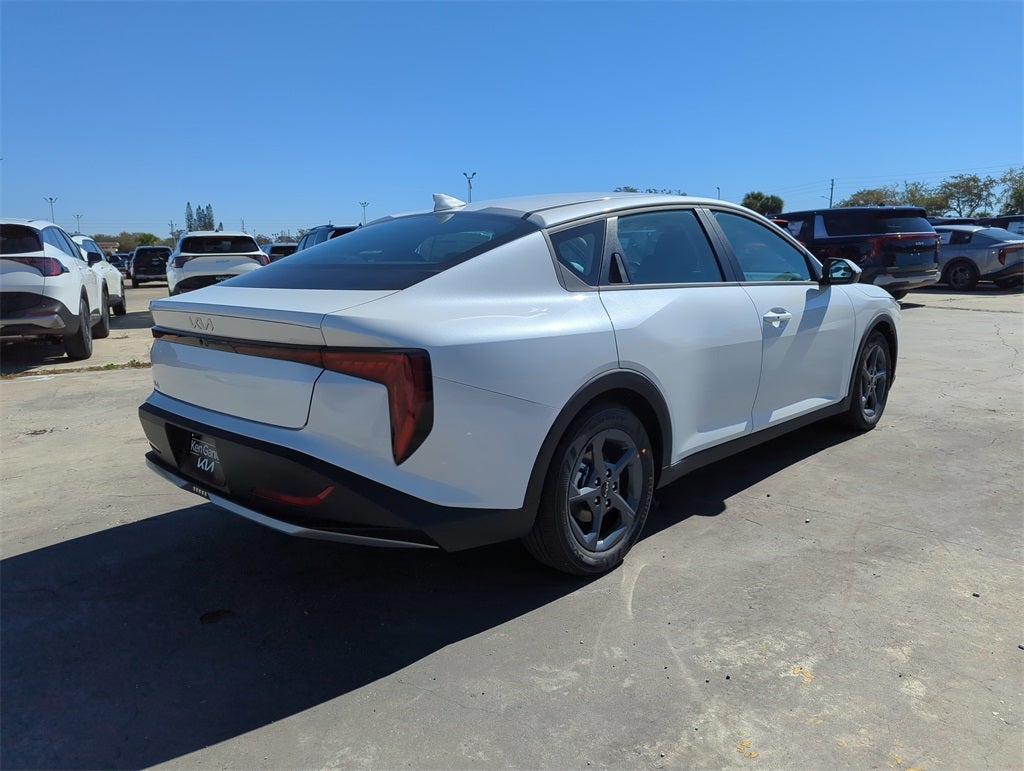 2026 Kia K4 LXS