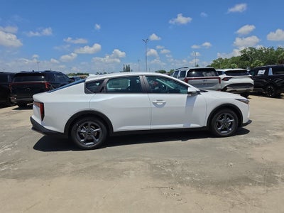 2026 Kia K4 LXS